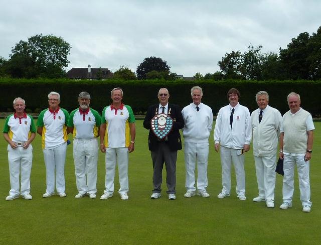 rosehillonleftsouthwarksportsonrightprematchphoto.jpg